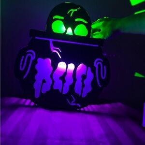 🕸️ NWT Hyde & EEK! Lit "BOO" Cauldron Skull Sign 🕸️
